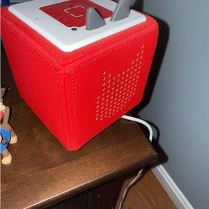 Tonies box with 7 tonies included